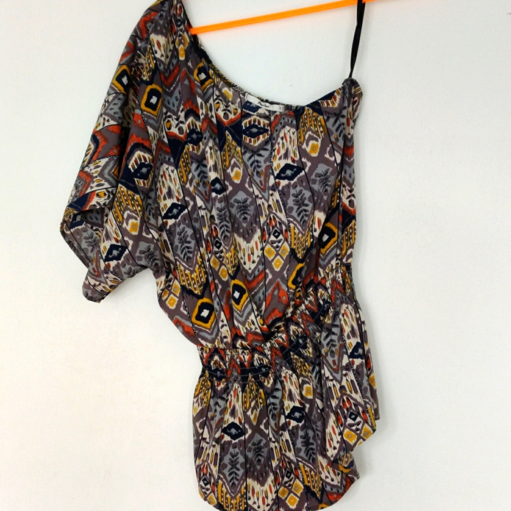 One sleeve silky top